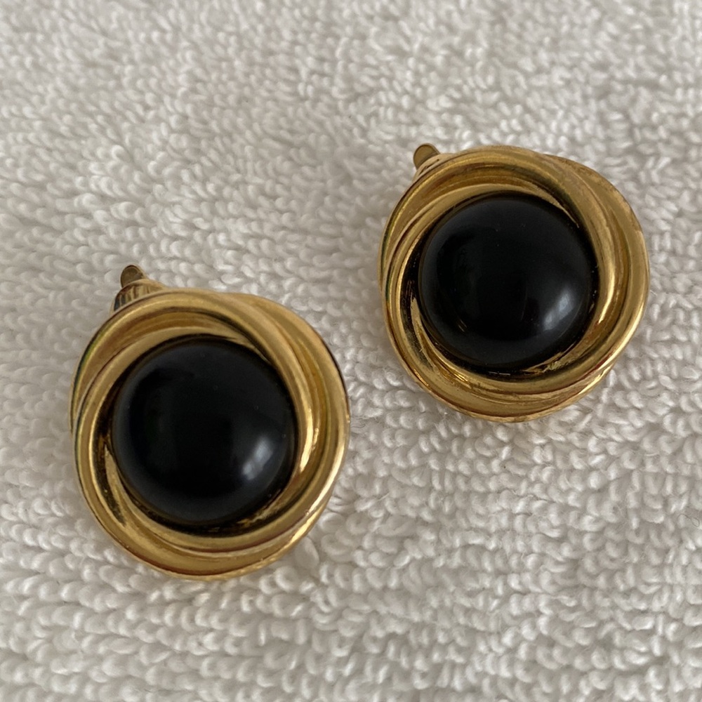 Vintage Trifari Black and Gold Tone Clip On Earrings